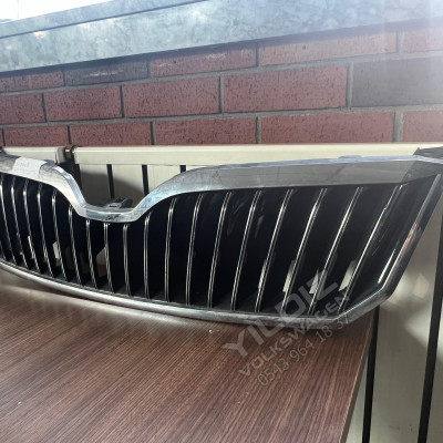 Skoda Süper B 3T0853668B Çıkma Ön Panjur 2013-2015